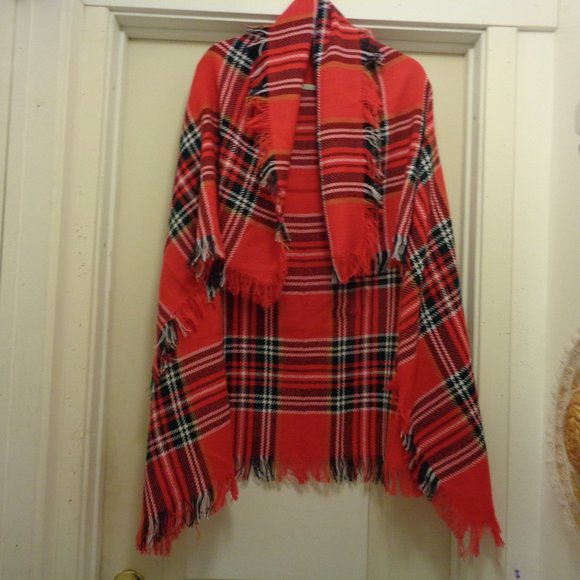 SCOTTISH PRETTY IN RED PLAID SHAWL SCARF OR THROW LIGHTWEIGHT - Picture 2 of 2